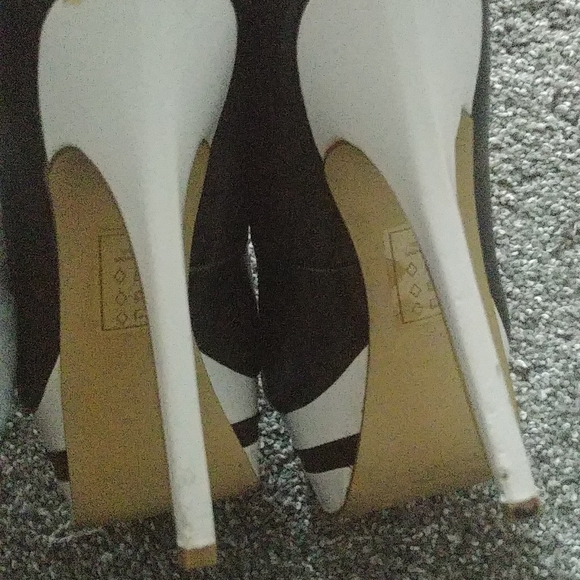 Sky high platform pumps - Picture 3 of 4